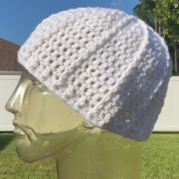 ^ New hand crafted white beanie hat - Picture 7 of 8